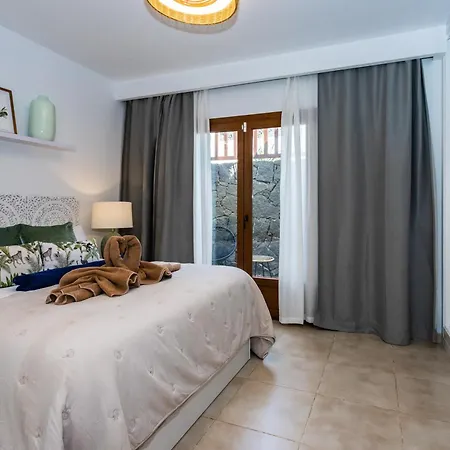 Inviting 4-bed In Villa Playa Blanca (Lanzarote)