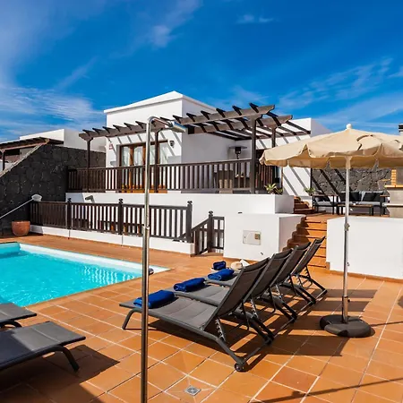 Inviting 4-bed In Villa