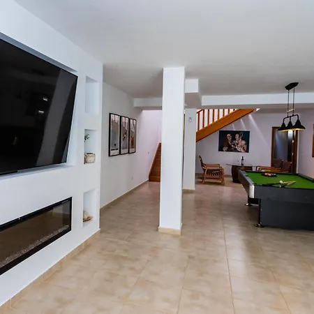 Inviting 4-bed In Villa *