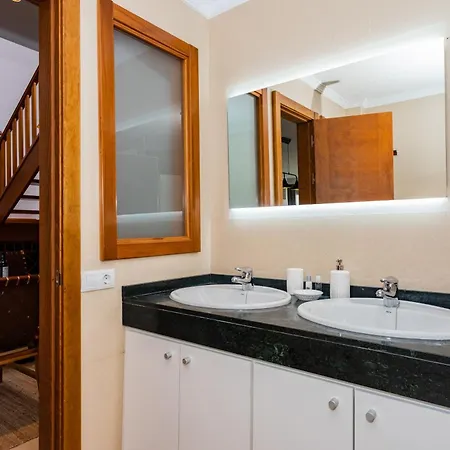 Inviting 4-bed In Villa Playa Blanca (Lanzarote)