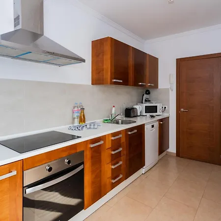 Inviting 4-bed In Playa Blanca (Lanzarote)